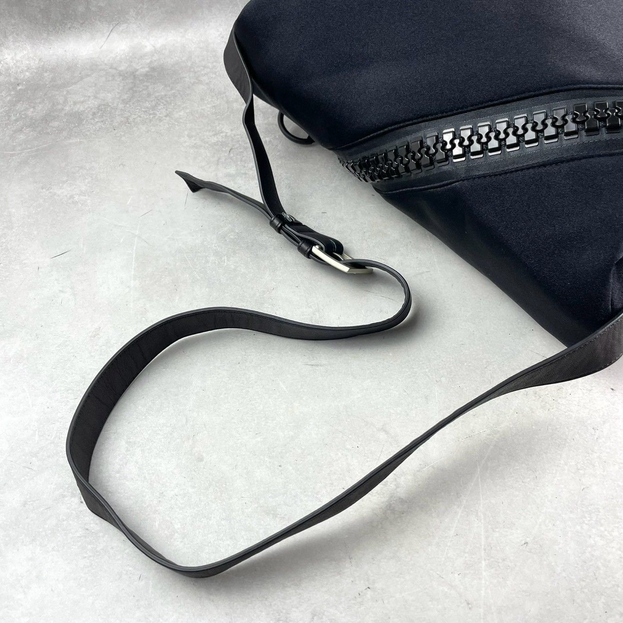 美品✨Kawa-Kawa カワカワ ビッグファスナーショルダーバッグ レザー