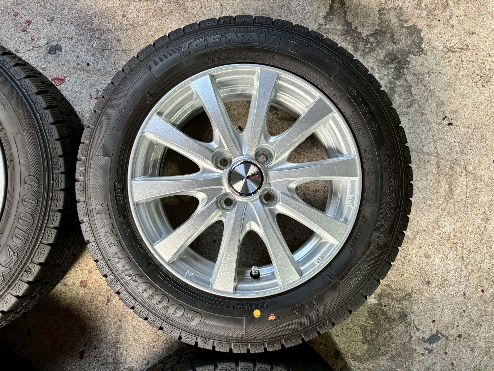人気サイズ】165/70R14 スタッドレス グッドイヤー アイスナビ7 北海道
