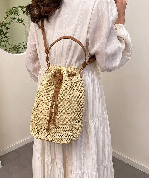 https://assets.mercari-shops-static.com/-/large/plain/2JXuFe3XLqByiCG7YWktxK.jpg@jpg