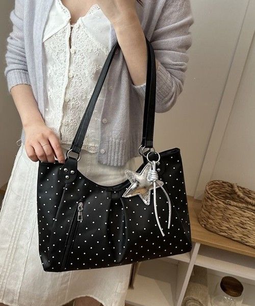 https://assets.mercari-shops-static.com/-/large/plain/2JXuJF6igPNLJBaiPCSXQG.jpg@jpg