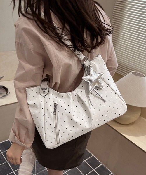 https://assets.mercari-shops-static.com/-/large/plain/2JXuJF7qHHoc7sCcnoqjDt.jpg@jpg