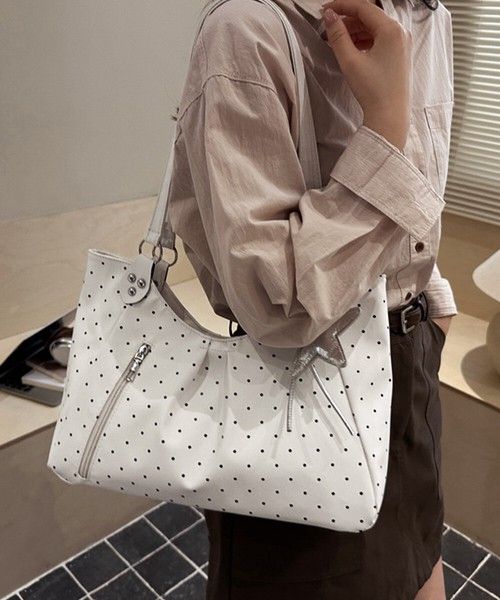 https://assets.mercari-shops-static.com/-/large/plain/2JXuJF8VbUSmAbgHrgGNa2.jpg@jpg