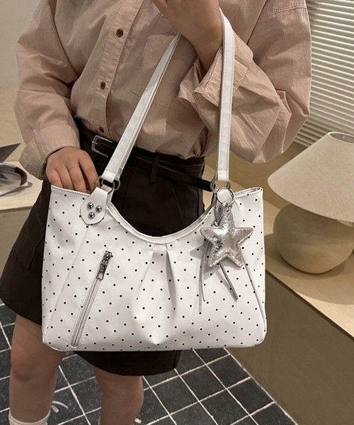https://assets.mercari-shops-static.com/-/large/plain/2JXuJF8sk2Jw2h6RV8GWwK.jpg@jpg