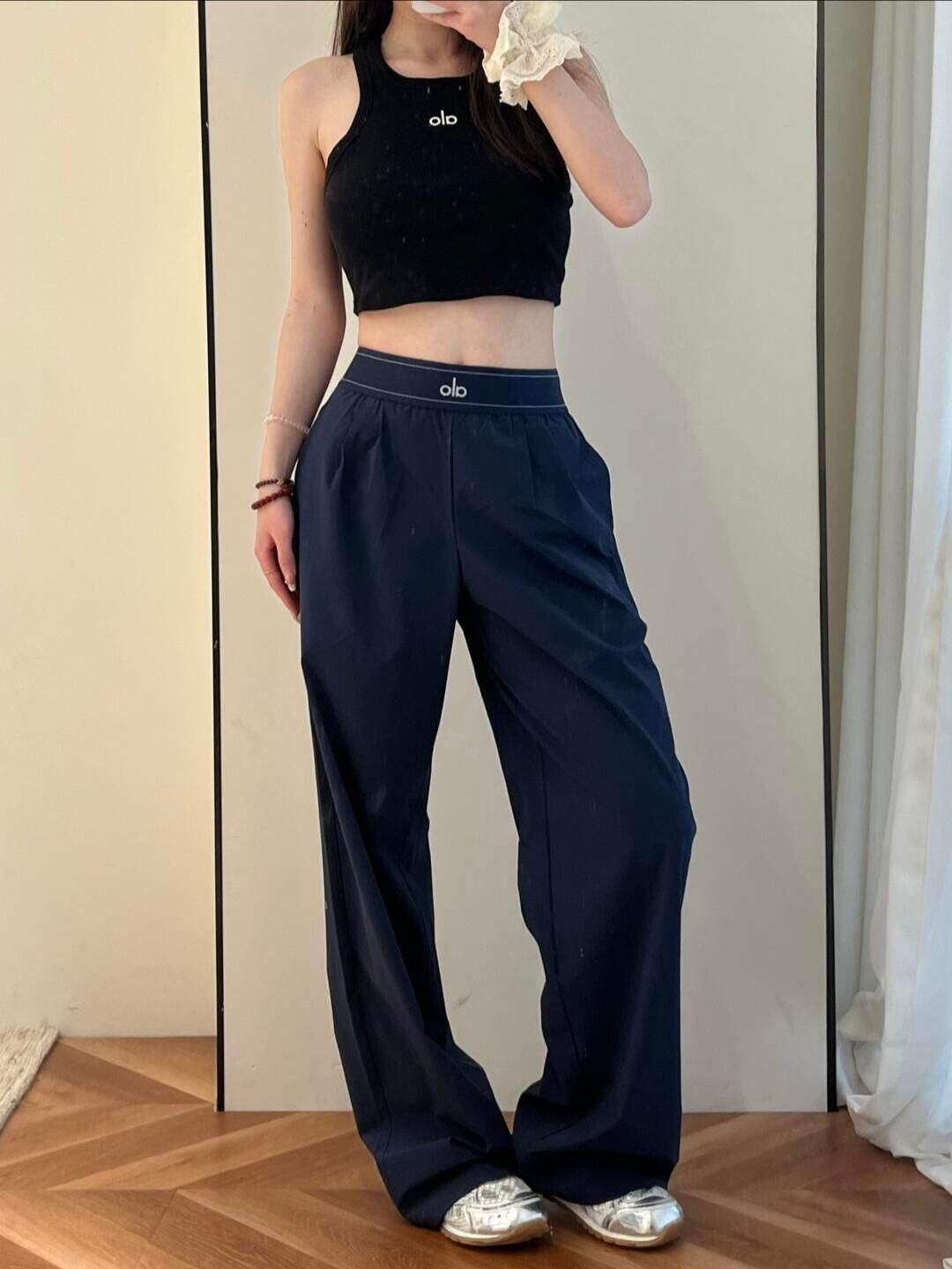 新品 特価】Alo Yoga アロヨガヨガ ヨガパンツ ルーズ ストレート