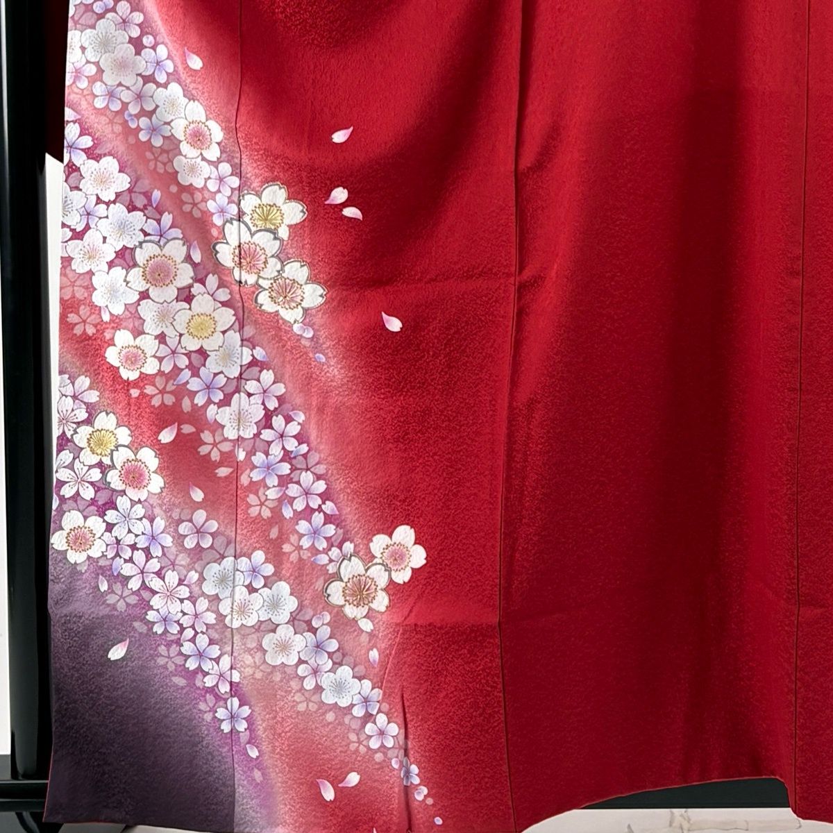 振袖 身丈161cm 裄丈68.5cm L 袷 鈴乃屋 桜 花びら 金彩 ぼかし 赤