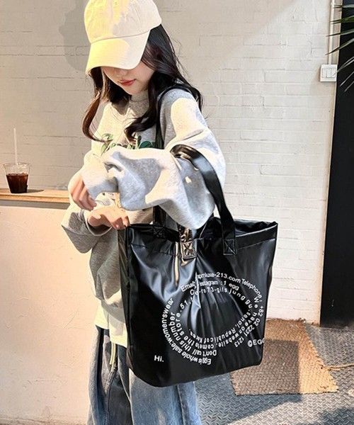 https://assets.mercari-shops-static.com/-/large/plain/2JXukQnhbTQeTFuHUqPqa5.jpg@jpg