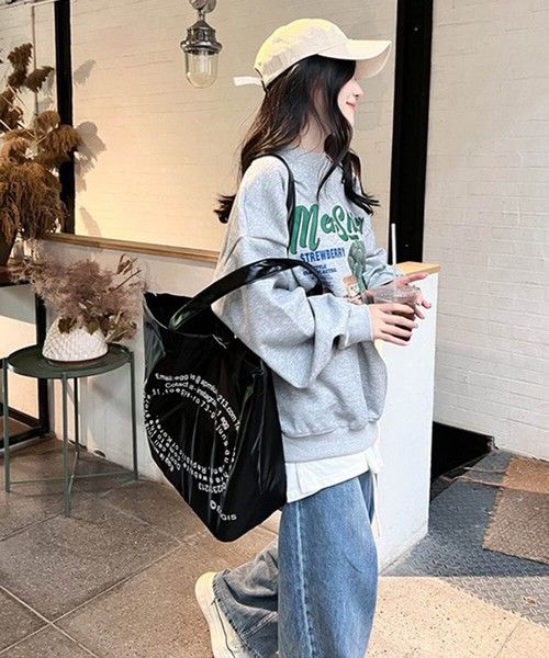 https://assets.mercari-shops-static.com/-/large/plain/2JXukQpiRzTtnR7htbUa23.jpg@jpg