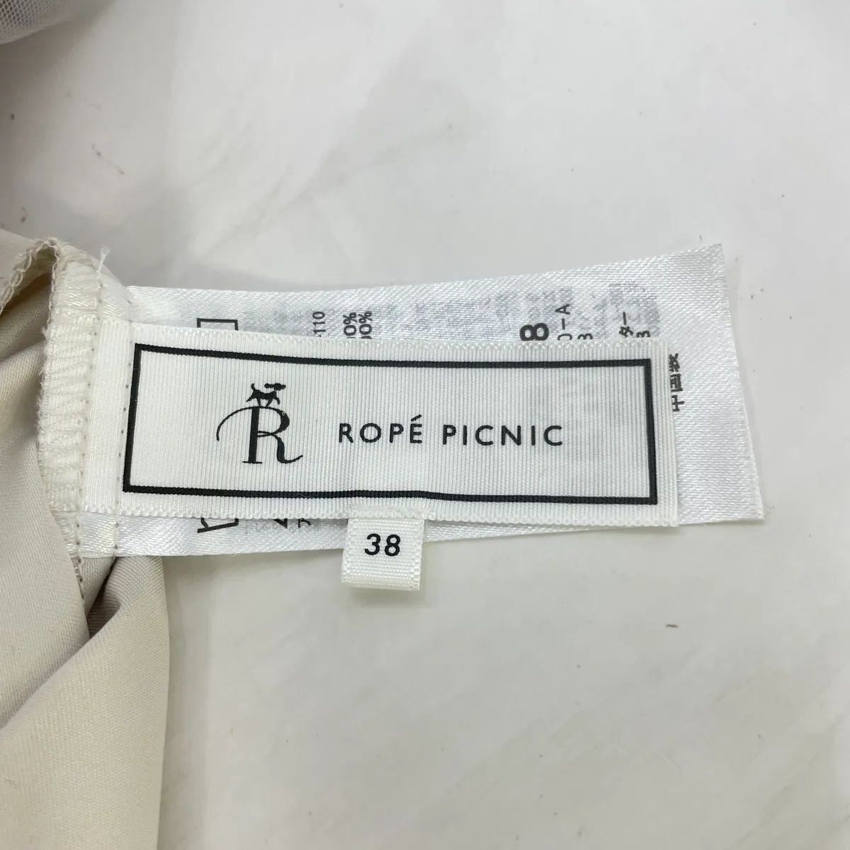 https://assets.mercari-shops-static.com/-/large/plain/2JXvJyZze5zgbaBrBchhNa.jpg@jpg