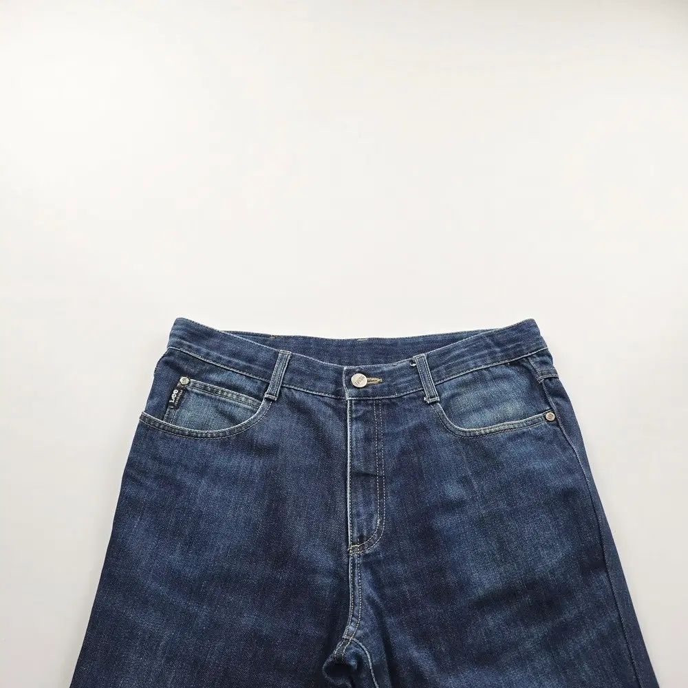https://assets.mercari-shops-static.com/-/large/plain/2JXveyxpSRPzA4pgbQHSci.webp@jpg