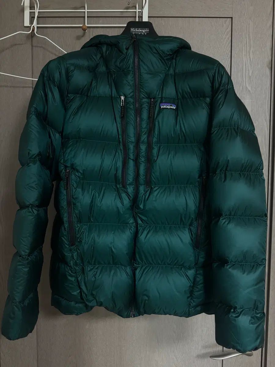 https://assets.mercari-shops-static.com/-/large/plain/2JXw2joaSGsKXGbpQHpKZf.webp@jpg
