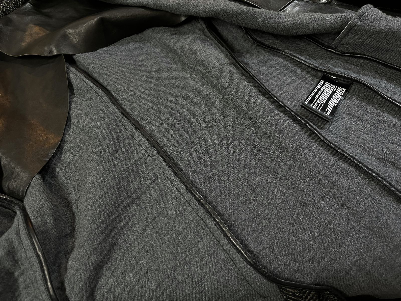 https://assets.mercari-shops-static.com/-/large/plain/2JXwRCNj7XAqAGBzikmS5j.jpg@jpg