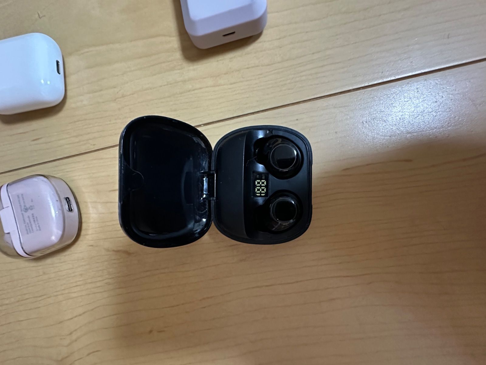 ジャンク品 AirPod と イヤホンまとめ売り - メルカリ