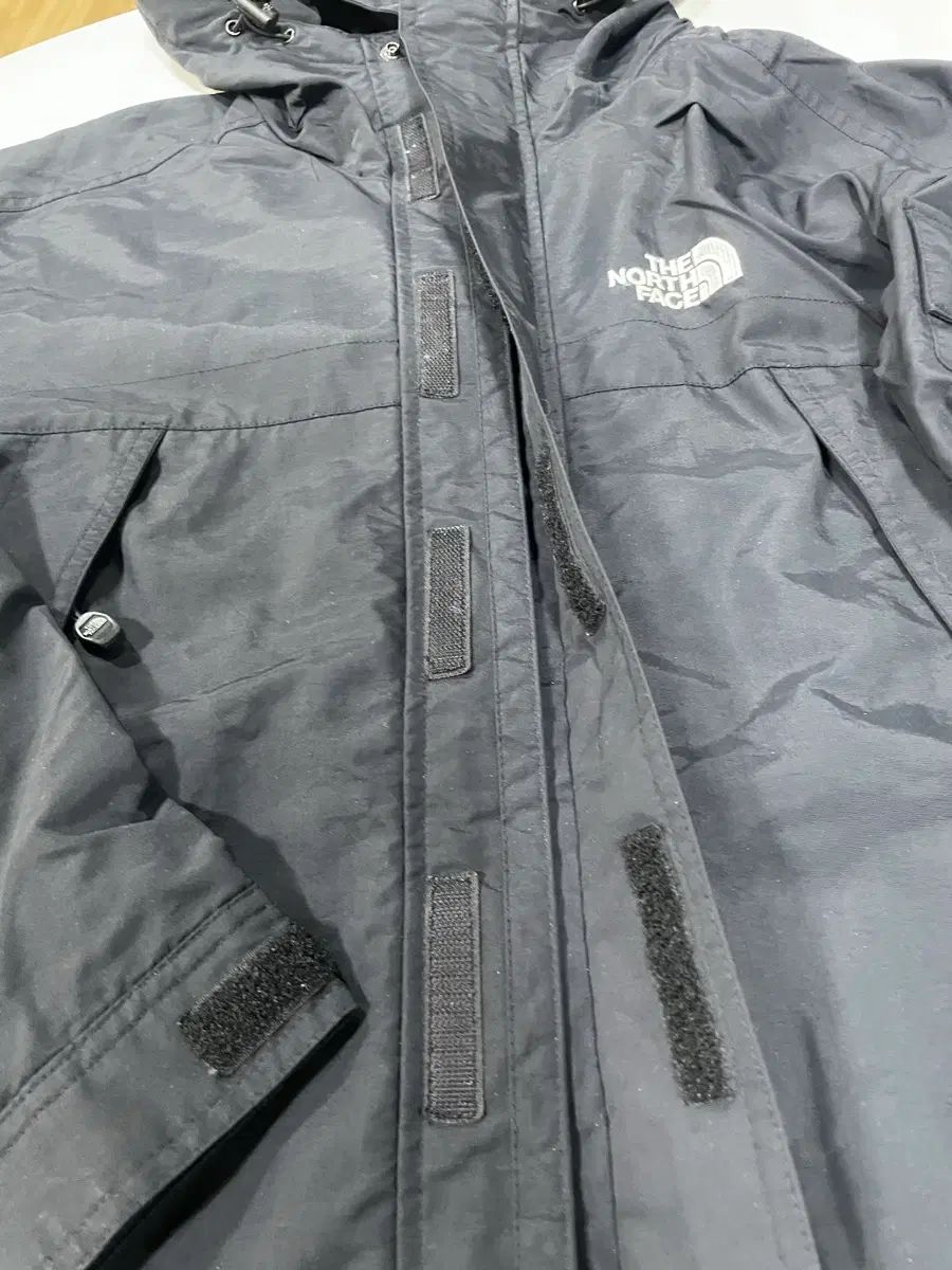 https://assets.mercari-shops-static.com/-/large/plain/2JXwWjJ6tTyts4KqtoH6SD.webp@jpg