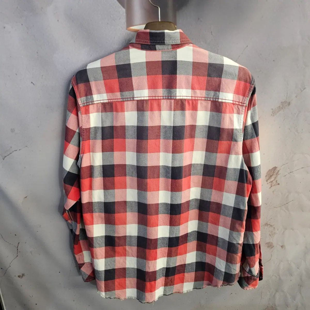 https://assets.mercari-shops-static.com/-/large/plain/2JXwZgfCQiKJewPAT7XexM.webp@jpg