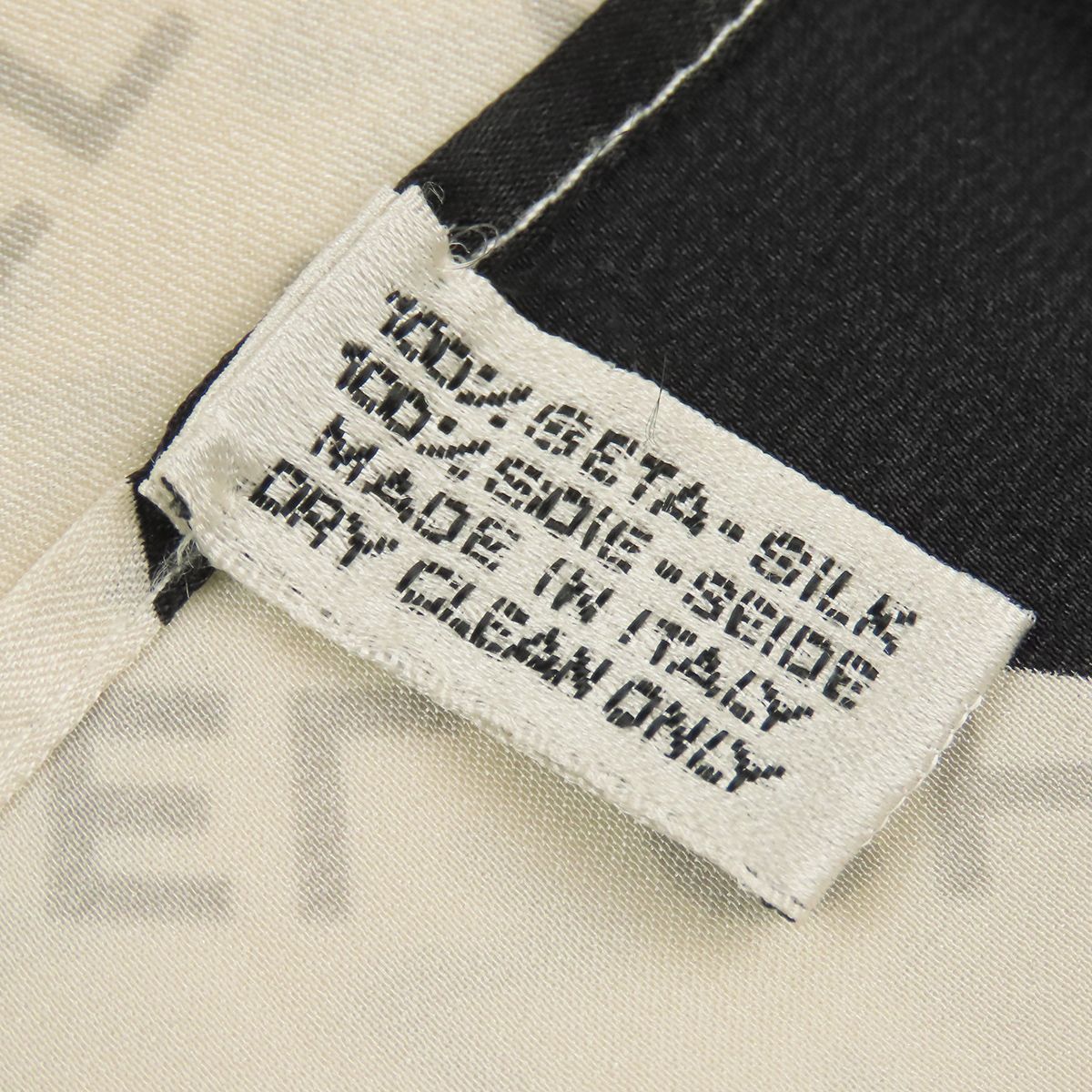 シャネル CHANEL スカーフ ベージュxブラック 黒 シルク ロゴ 総柄