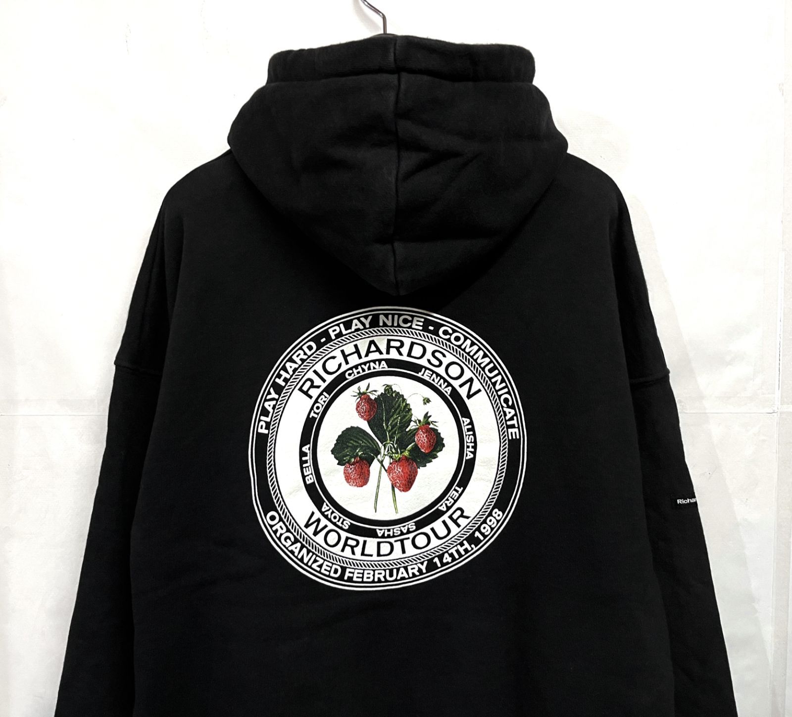 https://assets.mercari-shops-static.com/-/large/plain/2JXwiNezeb3Myur7FRt7dt.jpg@jpg