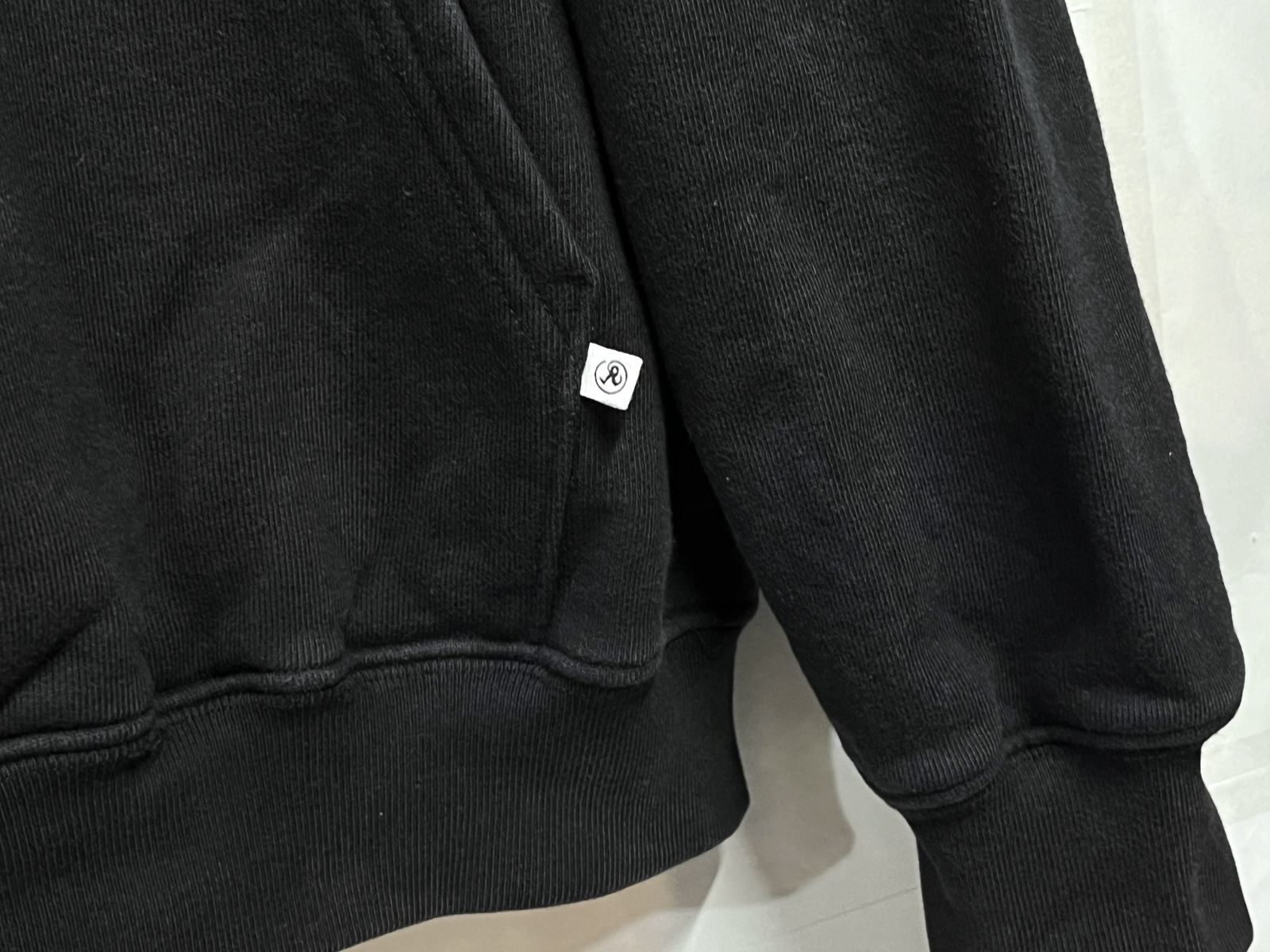https://assets.mercari-shops-static.com/-/large/plain/2JXwiNezxgE2Hbjp3xqqro.jpg@jpg