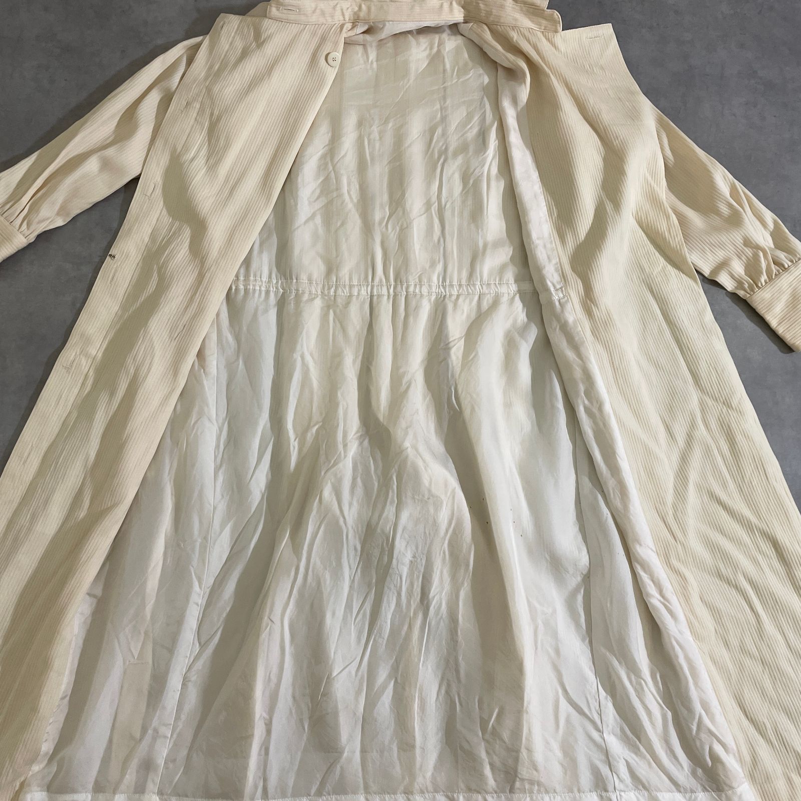 https://assets.mercari-shops-static.com/-/large/plain/2JXwpgDMsjmvSeCaihHJEn.jpg@jpg