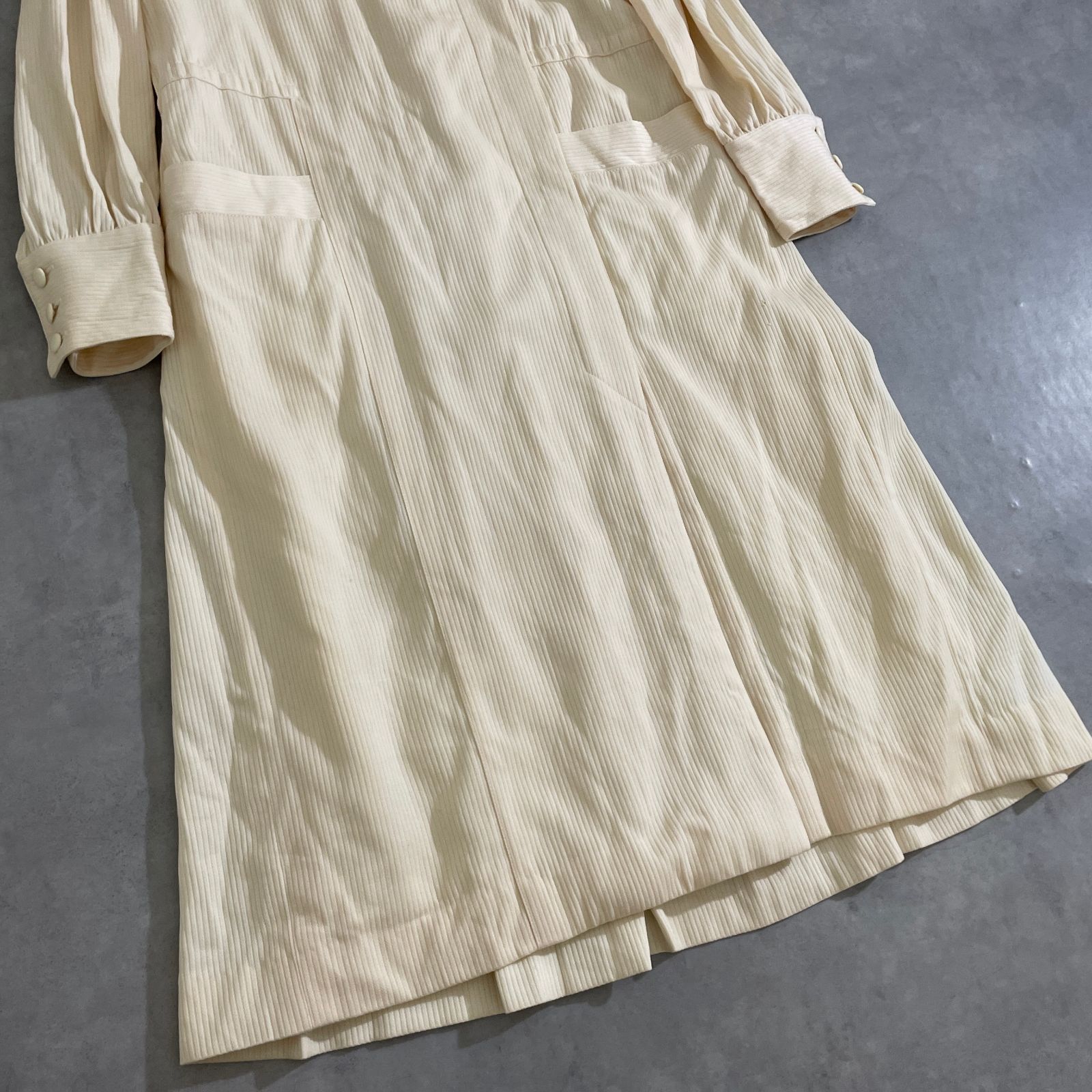 https://assets.mercari-shops-static.com/-/large/plain/2JXwpgFMki53M9vVsvdfNp.jpg@jpg
