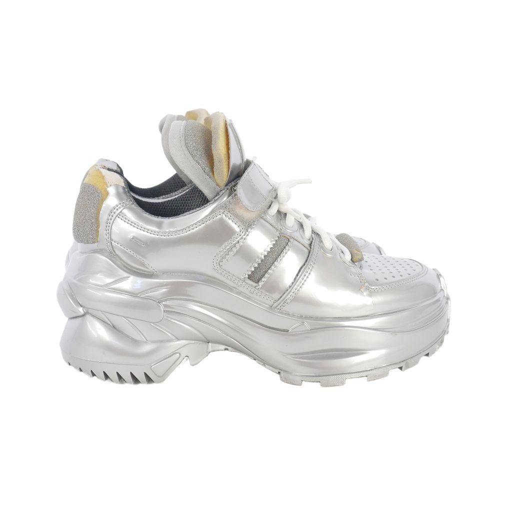 https://assets.mercari-shops-static.com/-/large/plain/2JXwtYsdBAyCFCCUHJxwvf.jpg@jpg