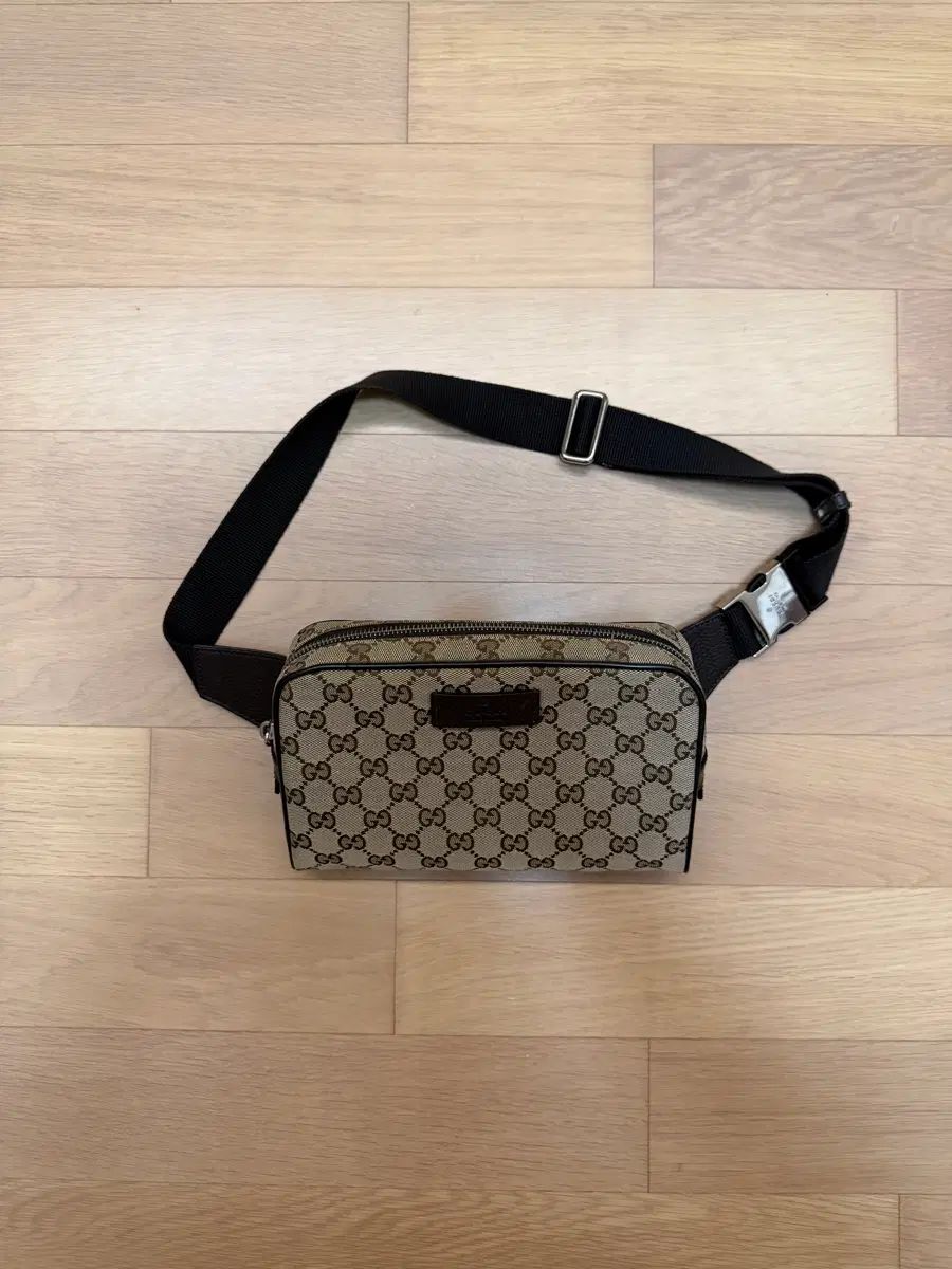 グッチ GG Supreme キャンバス ベルトバッグ