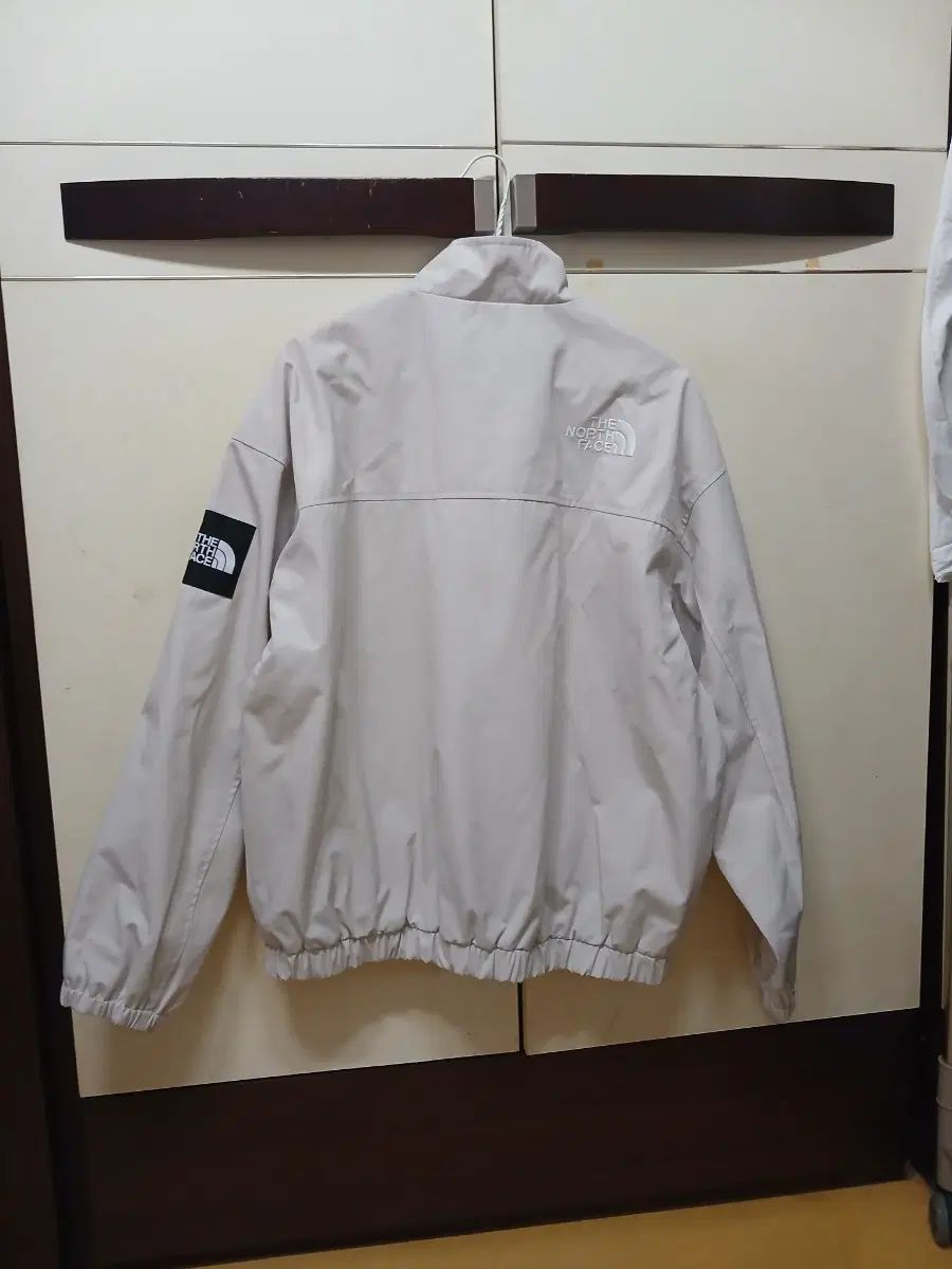 https://assets.mercari-shops-static.com/-/large/plain/2JXx28Jyspuc5UyL6rfrrn.webp@jpg