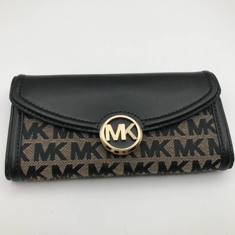https://assets.mercari-shops-static.com/-/large/plain/2JXx2rEZvuMzYcBCj3fbUo.jpg@jpg