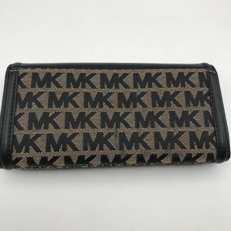 https://assets.mercari-shops-static.com/-/large/plain/2JXx2rEpBvQkTSeN877n8Y.jpg@jpg