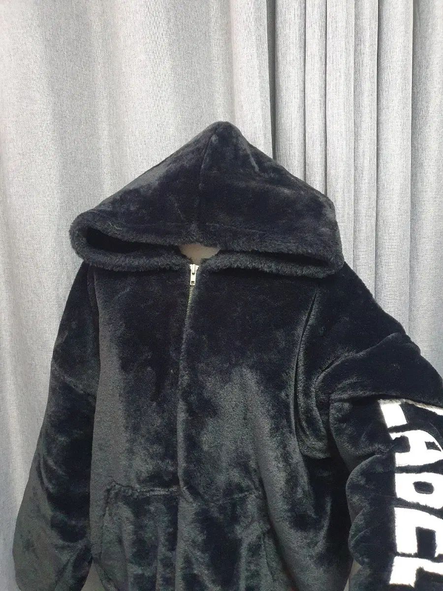 https://assets.mercari-shops-static.com/-/large/plain/2JXxACDMjpWgxLwJpqYWVo.webp@jpg