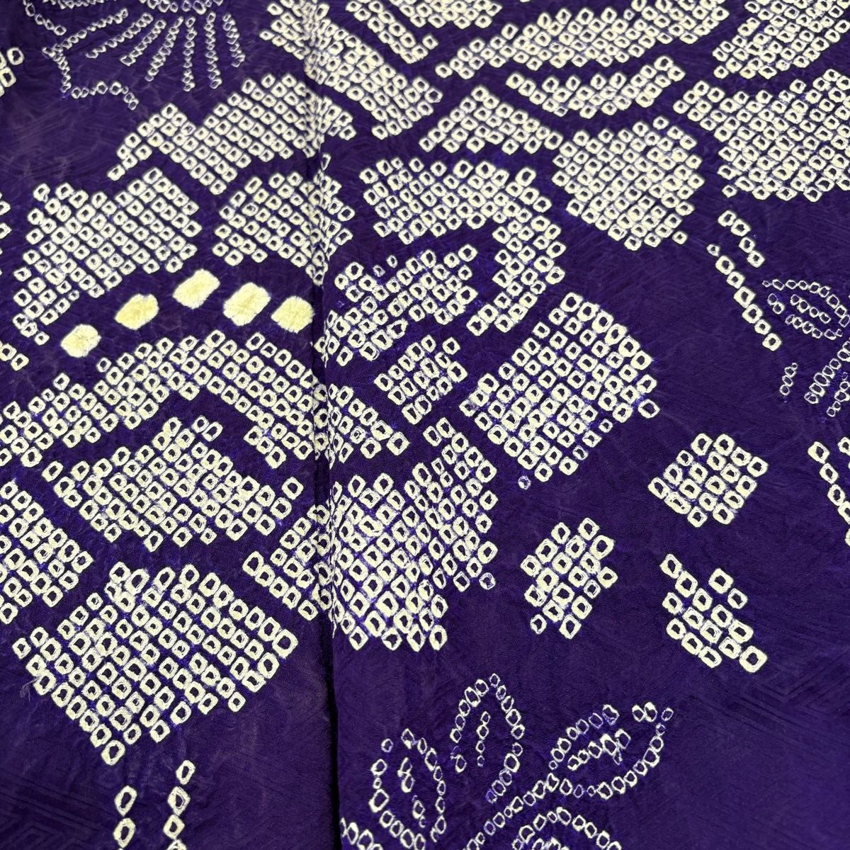【振袖単品】希少 紫 レトロモダン 総絞り 幾何学・花文様 正絹 身丈156cm 振袖 身丈157cm 裄丈63cm S 袷 草花 総絞り 紫 正絹 秀品 【中古