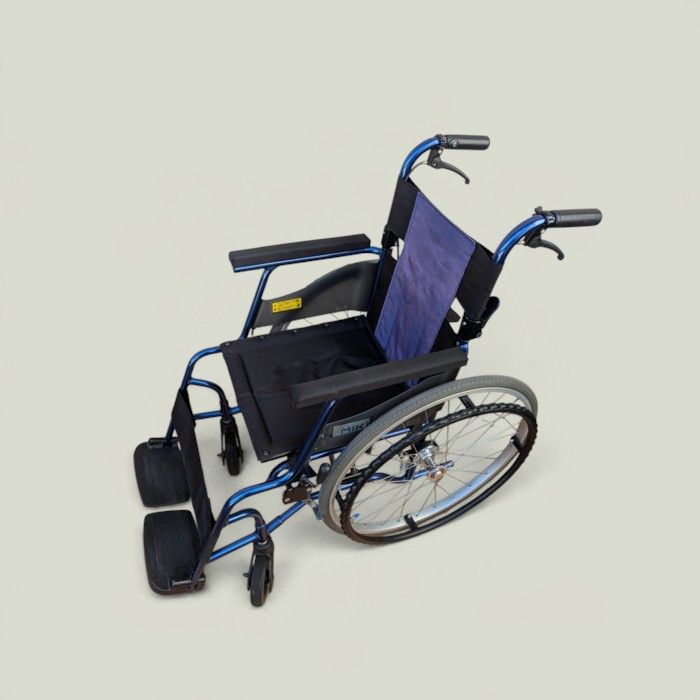 送料無料（一部地域を除く）　ミキ　軽量車いす キャリカル 自走型 PMS-1BU　km-26-1009-06 10,950円