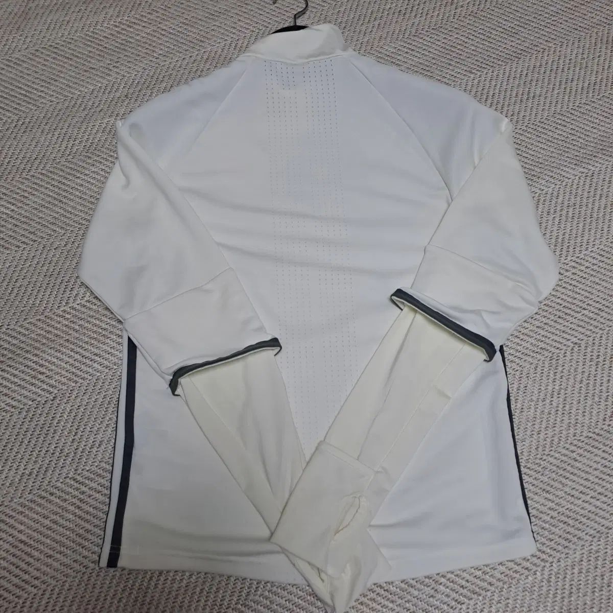 https://assets.mercari-shops-static.com/-/large/plain/2JXxGjtnCZGZ3vrHCXH5sN.webp@jpg