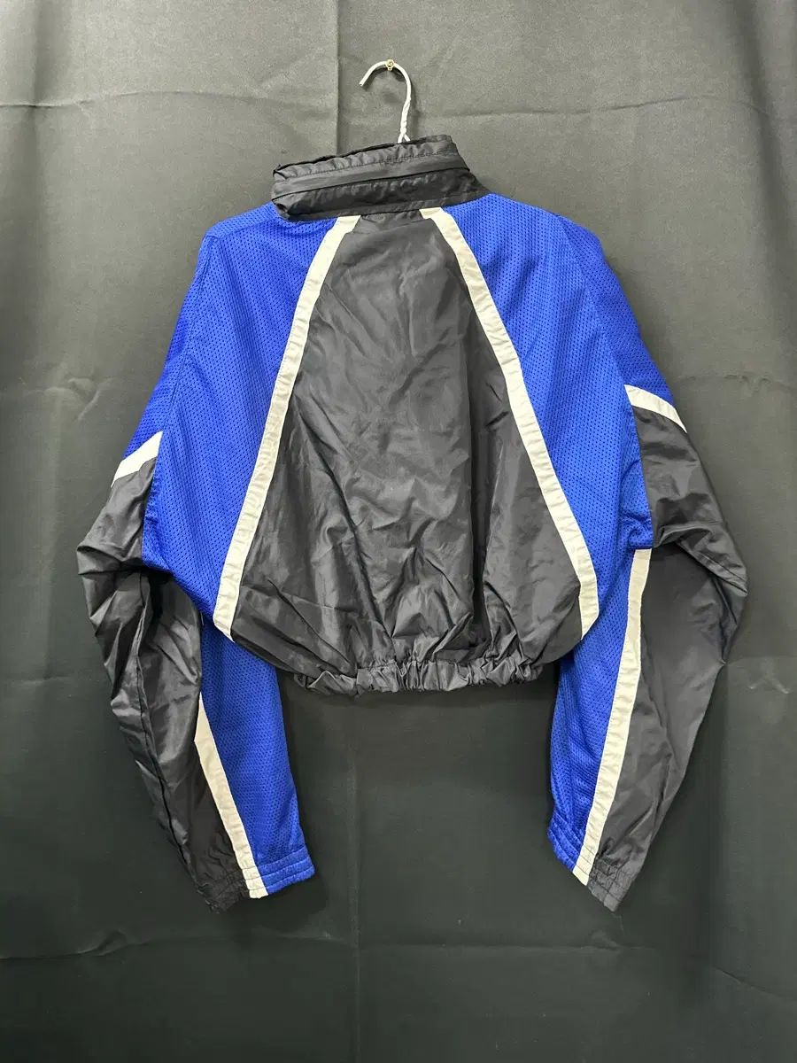 ナイキ オールドスクール クロップド ウィンドブレーカー ジャケット ナイキ オールドスクール クロップド ウィンドブレーカー ジャケット