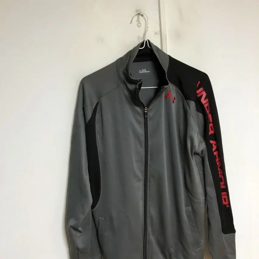 https://assets.mercari-shops-static.com/-/large/plain/2JXyAH8ZJgGzcuCYZLZR4Y.webp@jpg
