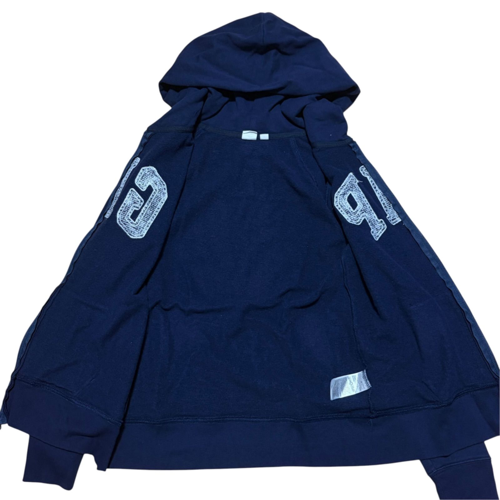 https://assets.mercari-shops-static.com/-/large/plain/2JXyLaxuEENXmm4Uwm33qD.jpg@jpg