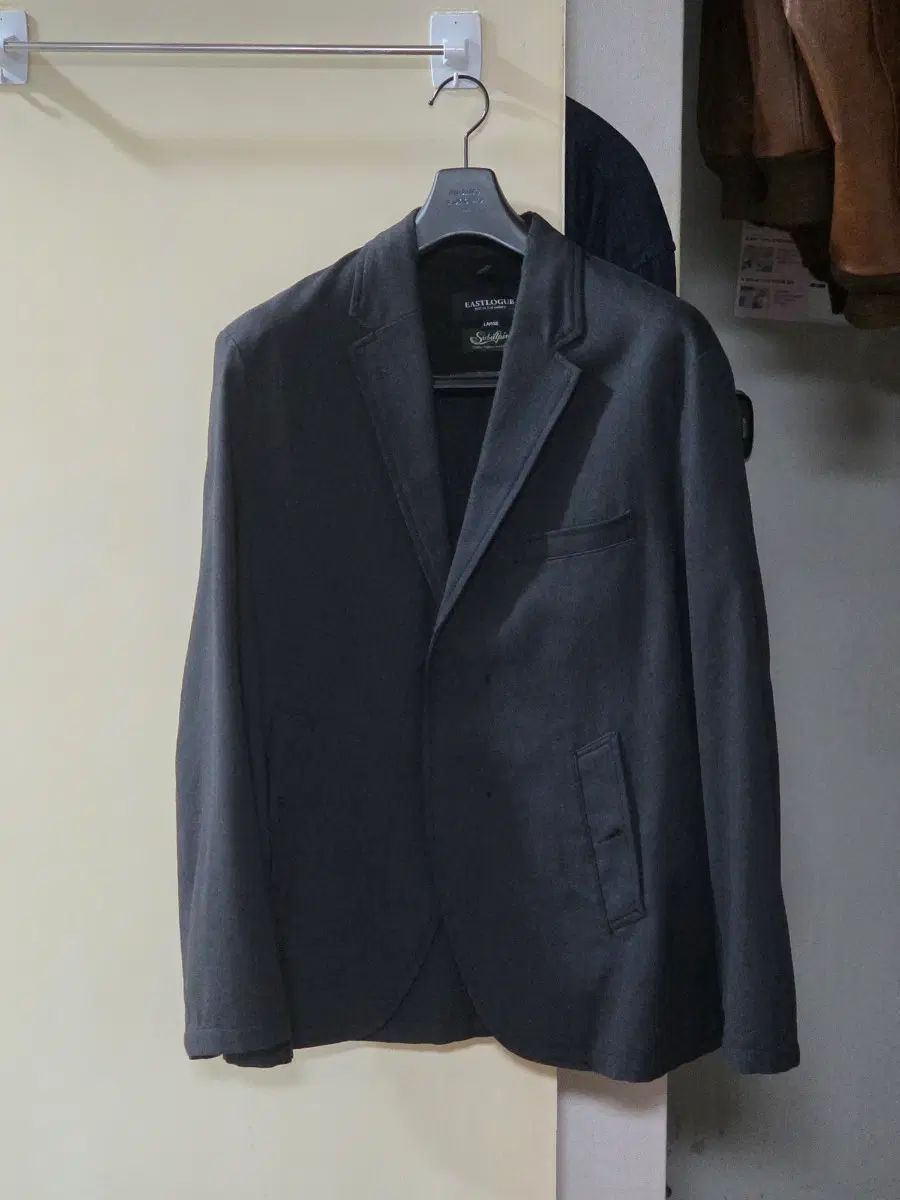 EASTLOGUE ハイボタン ブレーザー 13,998円