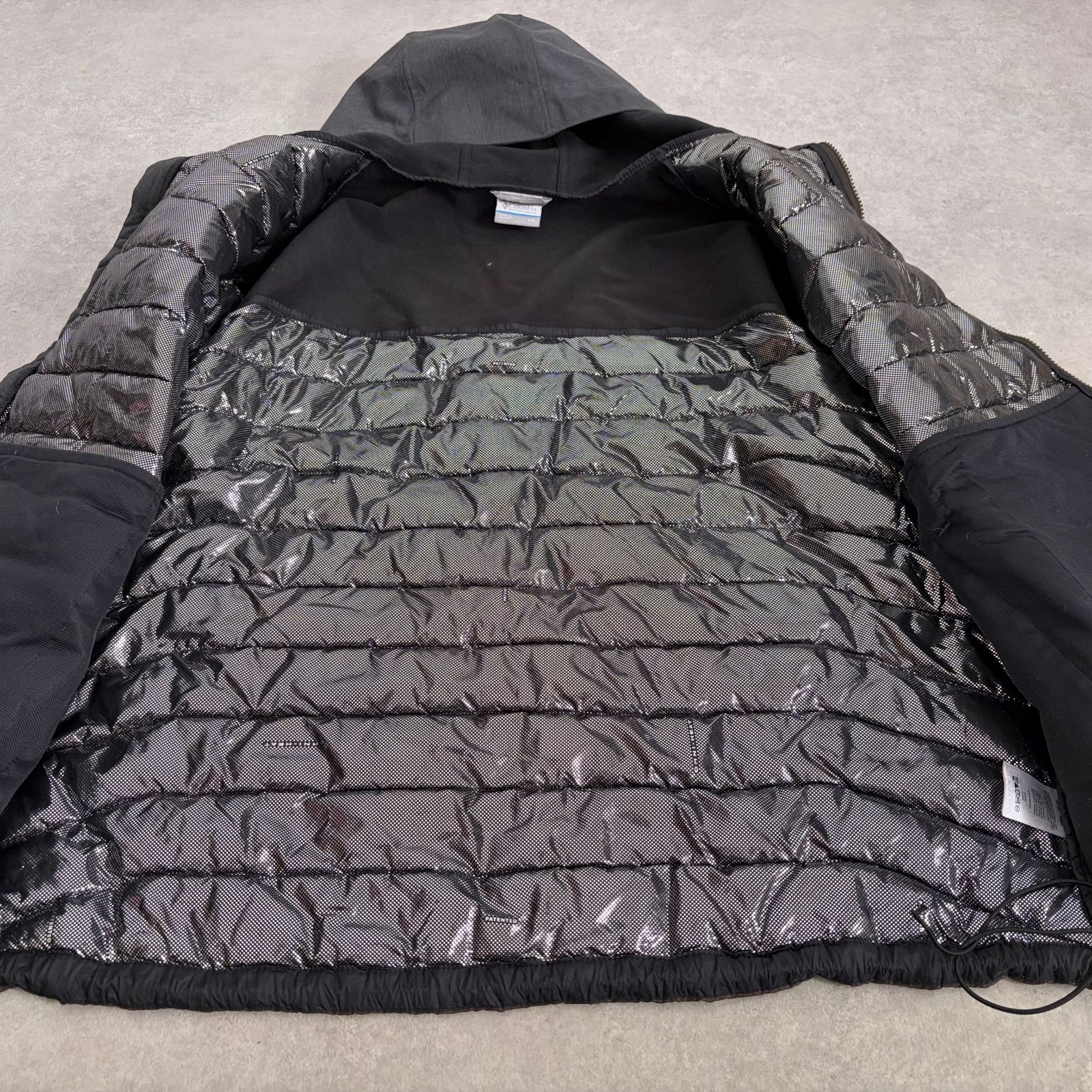 https://assets.mercari-shops-static.com/-/large/plain/2JXyRv4tAwHooiriQKsULg.jpg@jpg