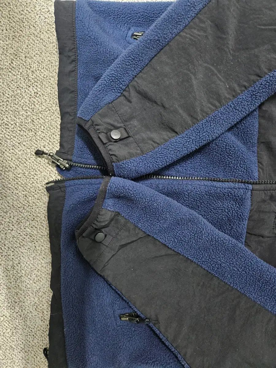 https://assets.mercari-shops-static.com/-/large/plain/2JXyd6zUj5Ht9nSzjQ9SYP.webp@jpg