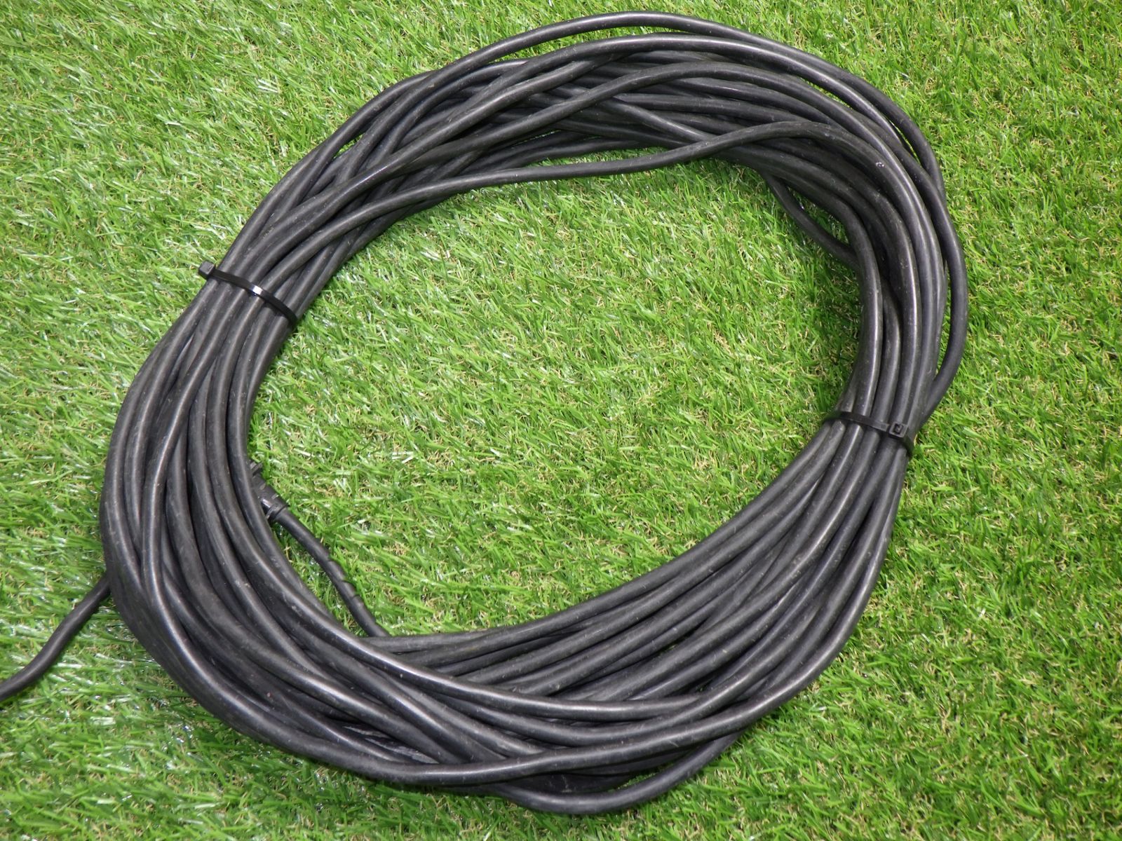 https://assets.mercari-shops-static.com/-/large/plain/2JXye7WD3BBLJc95TTokKj.jpg@jpg