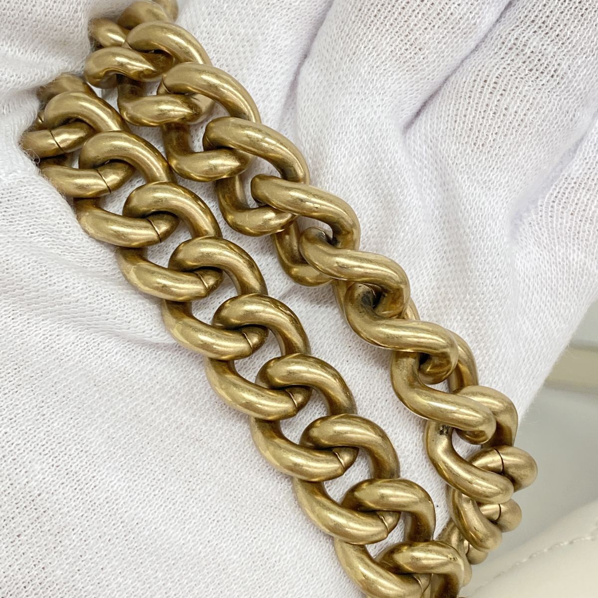 https://assets.mercari-shops-static.com/-/large/plain/2JXyfjAQkA2FZj87odtC8s.jpg@jpg