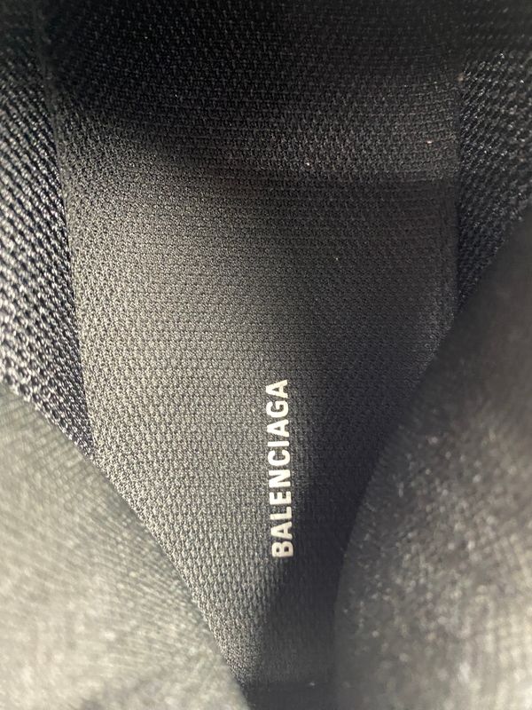 https://assets.mercari-shops-static.com/-/large/plain/2JXz4kix728fnJdzwrTf7Y.jpg@jpg