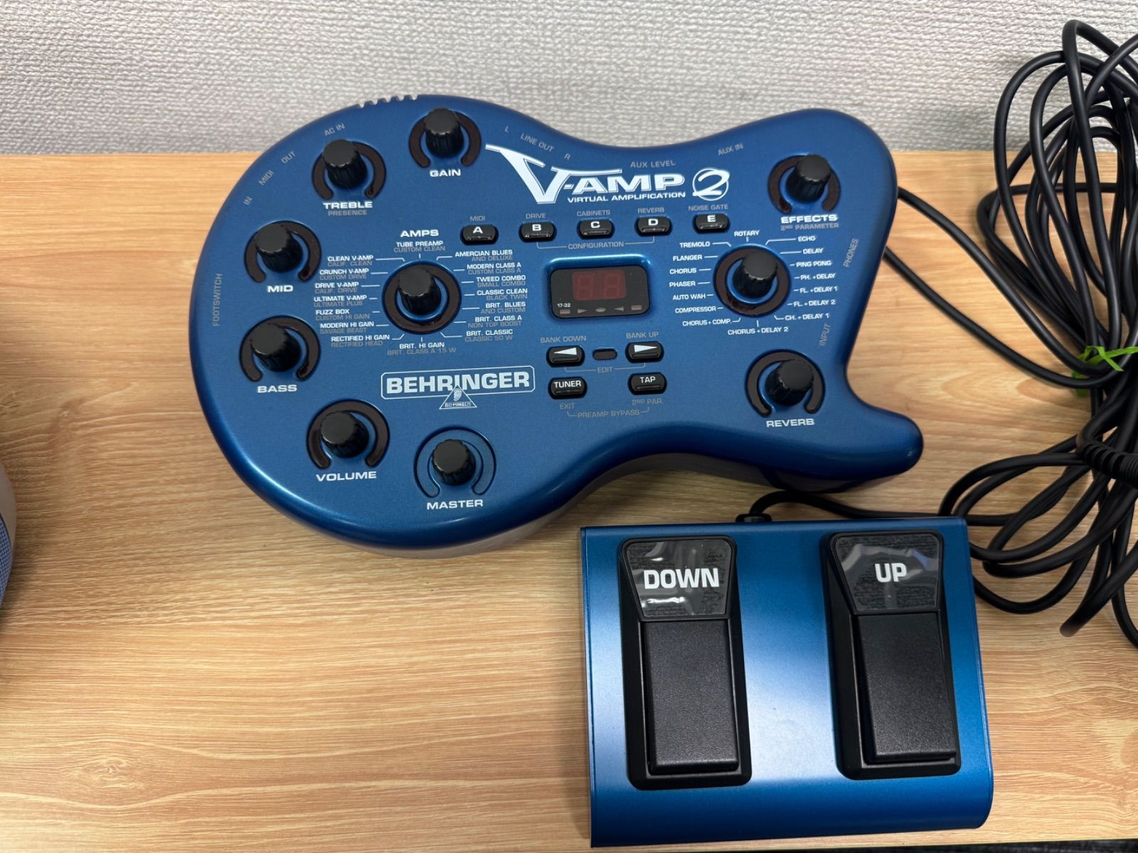 BEHRINGER ベリンガー モデリングアンプ マルチエフェクター「V-AMP 2