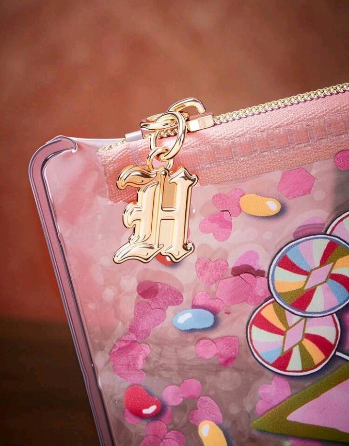 https://assets.mercari-shops-static.com/-/large/plain/2JXzERFDrgasXacAFsJ8qQ.jpg@jpg