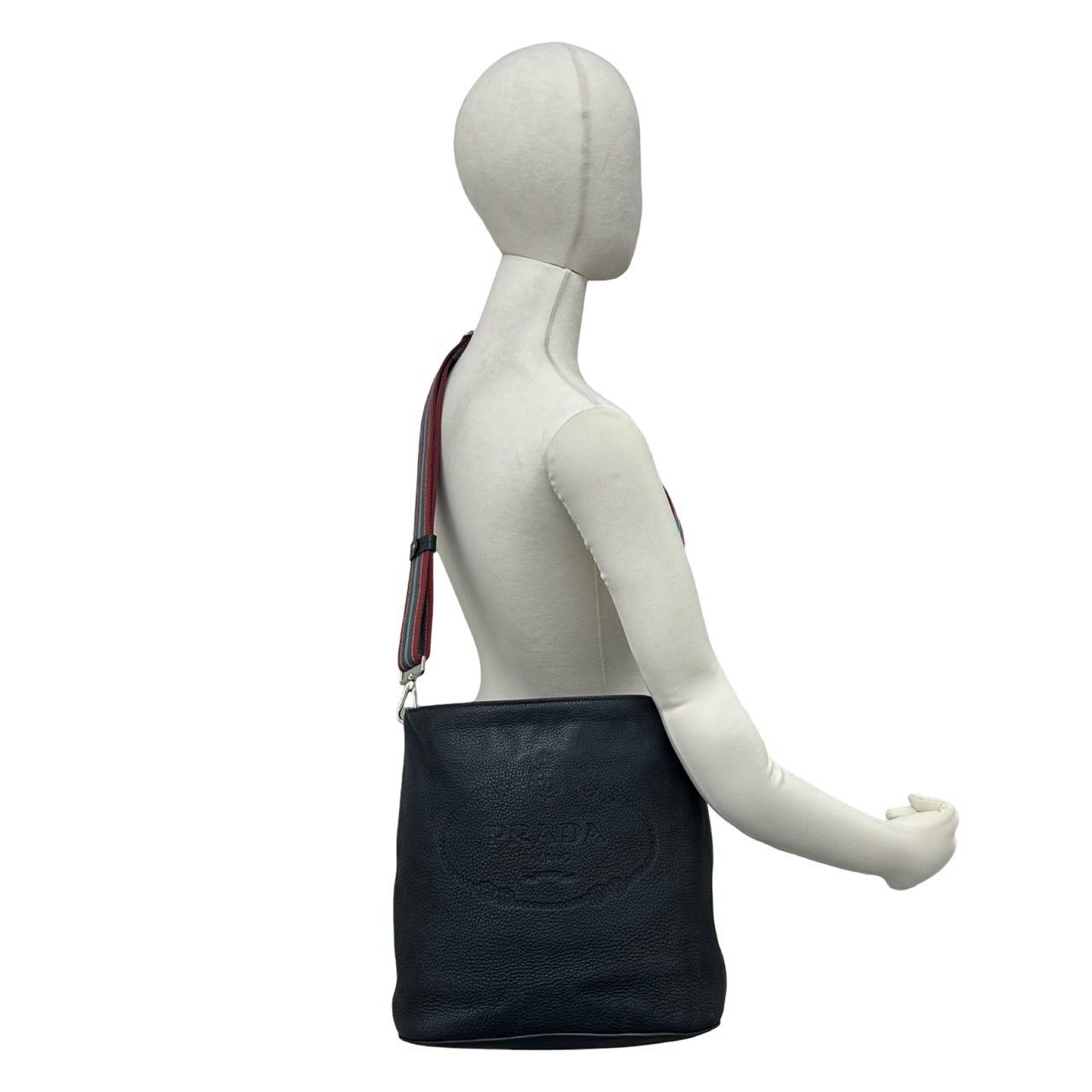   ブラック エンボス　ショルダーバッグ　ロゴ型押し 極 美品 希少品 PRADA プラダ ロゴ エンボス 型押し レザー 本革