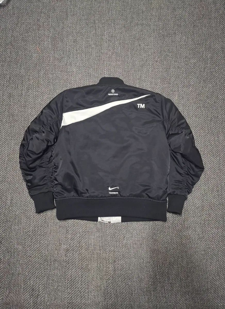 https://assets.mercari-shops-static.com/-/large/plain/2JXzJ2ZWtzoXQEyf9YFTr9.webp@jpg