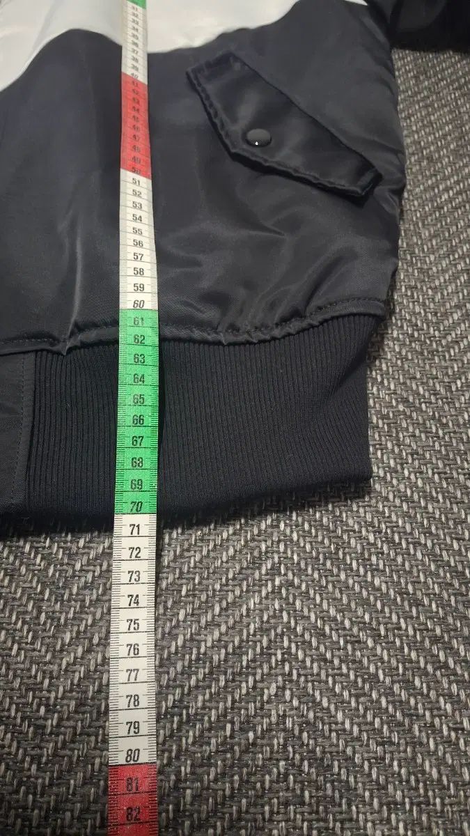 https://assets.mercari-shops-static.com/-/large/plain/2JXzJ2ZmmXhmp6RrPFCKyK.webp@jpg