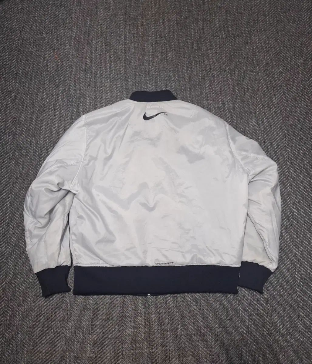 https://assets.mercari-shops-static.com/-/large/plain/2JXzJ2ZnQcpfy8aEbeA5W6.webp@jpg