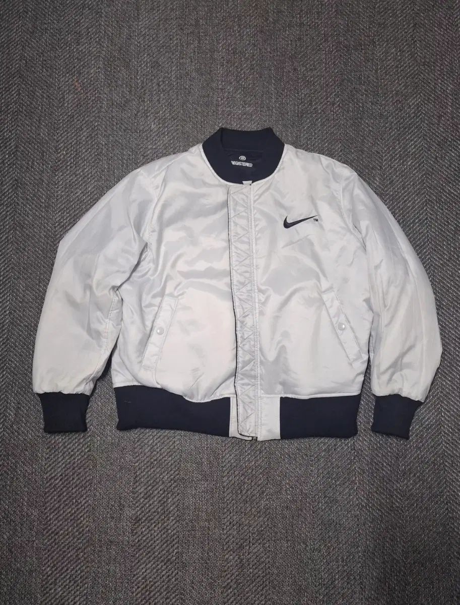 https://assets.mercari-shops-static.com/-/large/plain/2JXzJ2ZrWCN7bAXcqyJZsd.webp@jpg