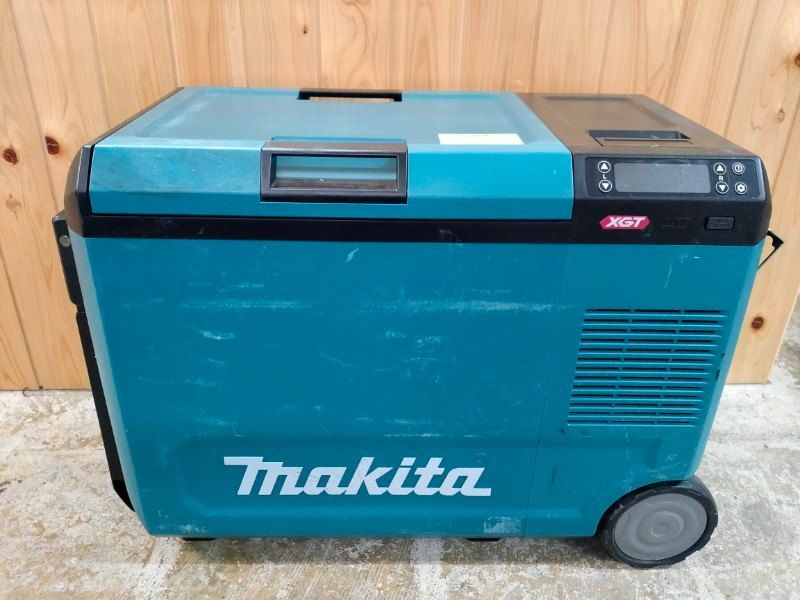 ☆マキタ 40Vmax 充電式保冷温庫 29L 本体のみ 青 CW004GZ　動作確認済み