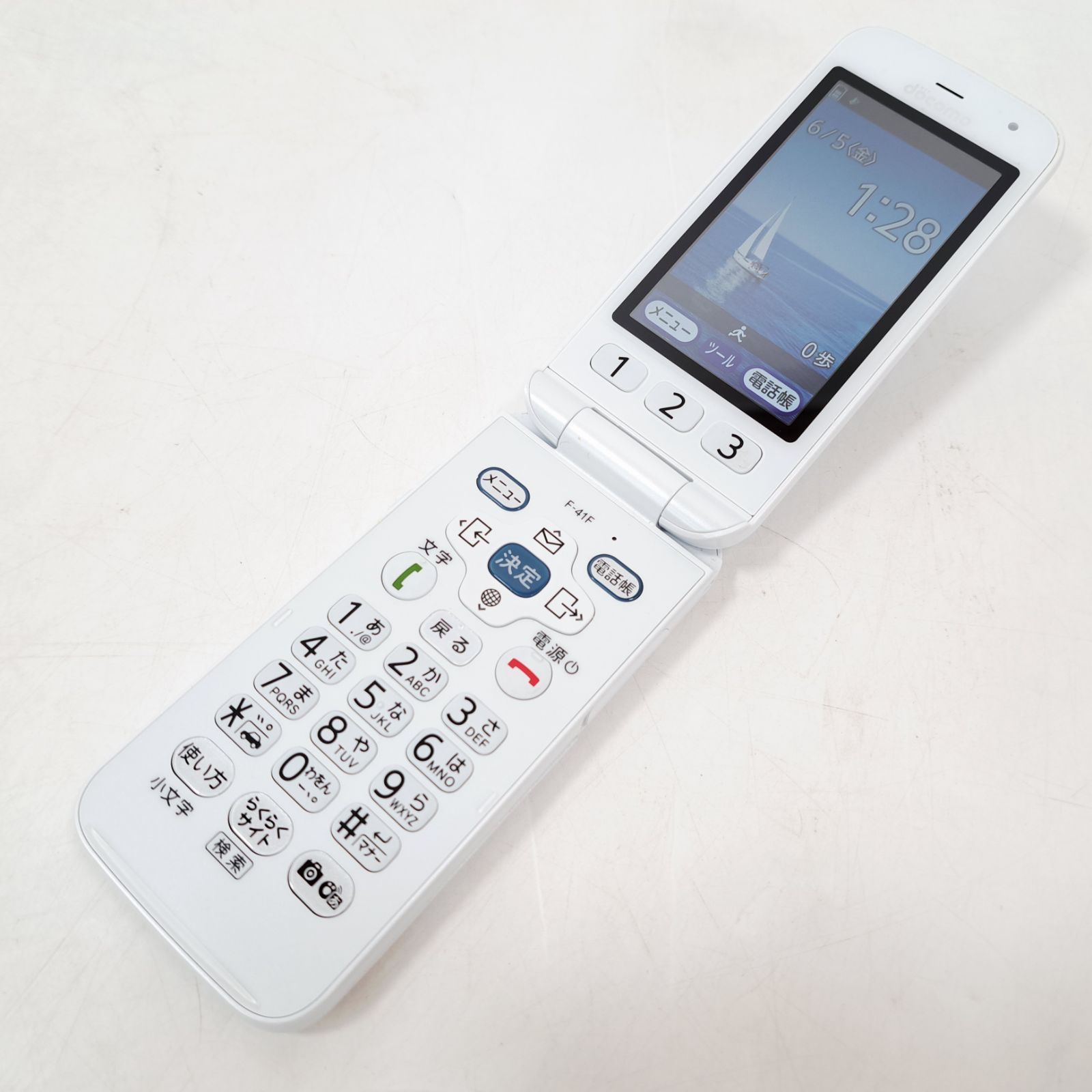 らくらくホン F-41F ホワイト 未使用級 - メルカリ